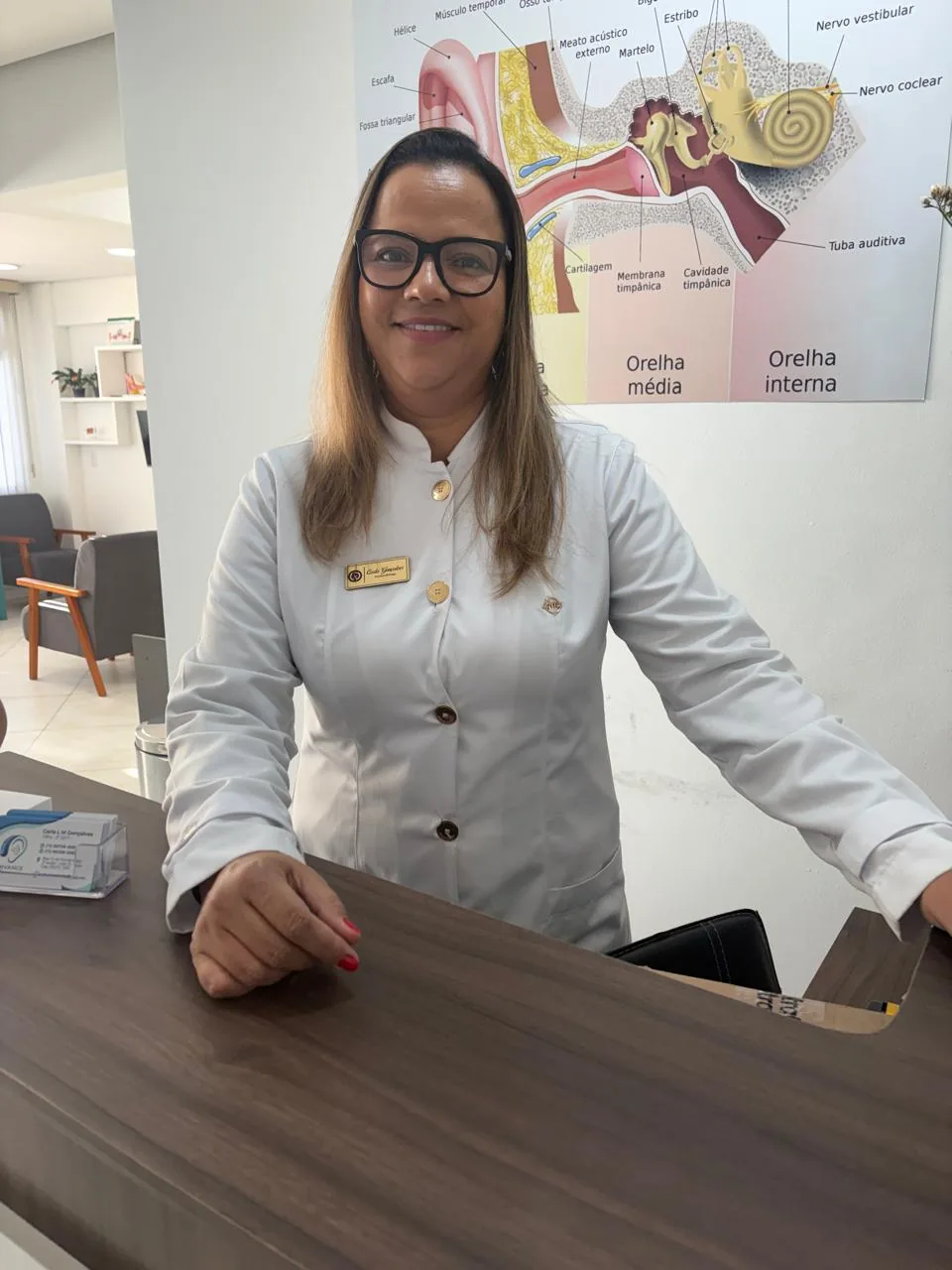 Carla Gonçalves em seu consultório de Reabilitação Auditiva na Lapa, São Paulo